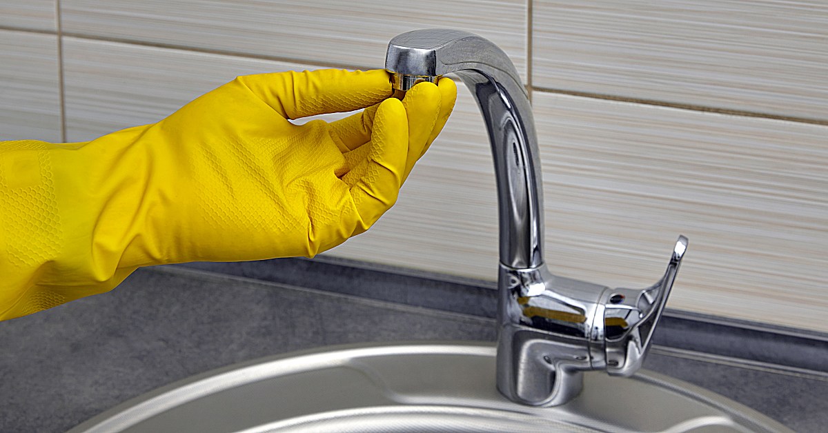 Read more about the article The Ultimate Guide to Cleaning Your Chrome Fixtures and Fittings